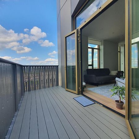 Cozy Room With Private Bathroom In Luxurious Flat London Exterior photo