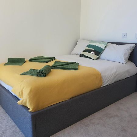 Cozy Room With Private Bathroom In Luxurious Flat London Exterior photo