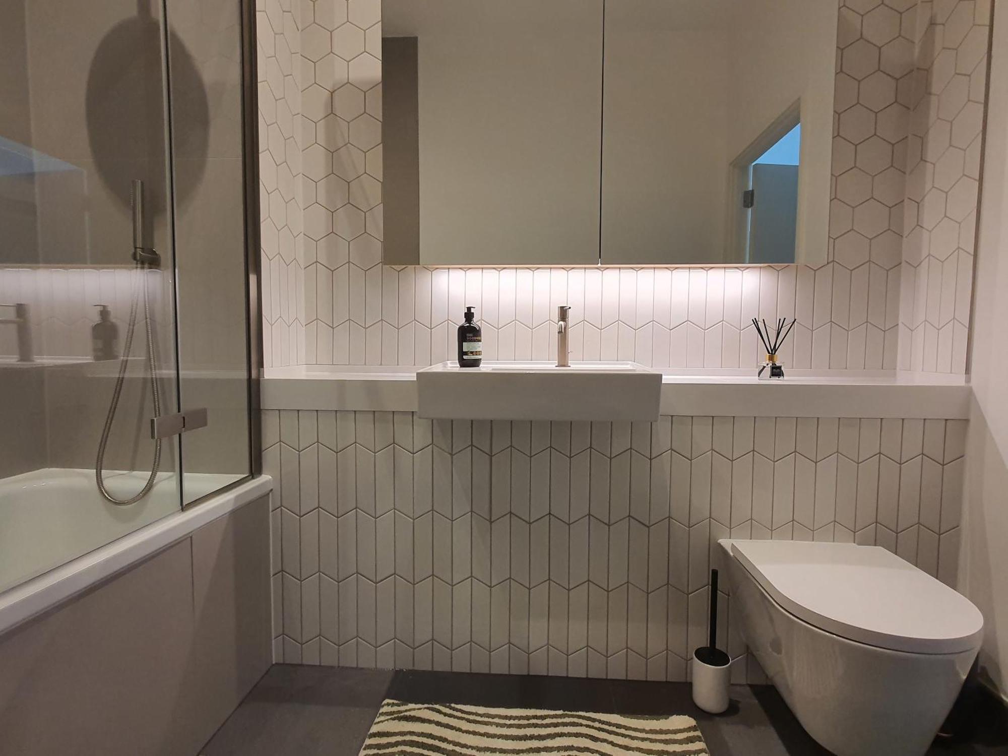 Cozy Room With Private Bathroom In Luxurious Flat London Exterior photo