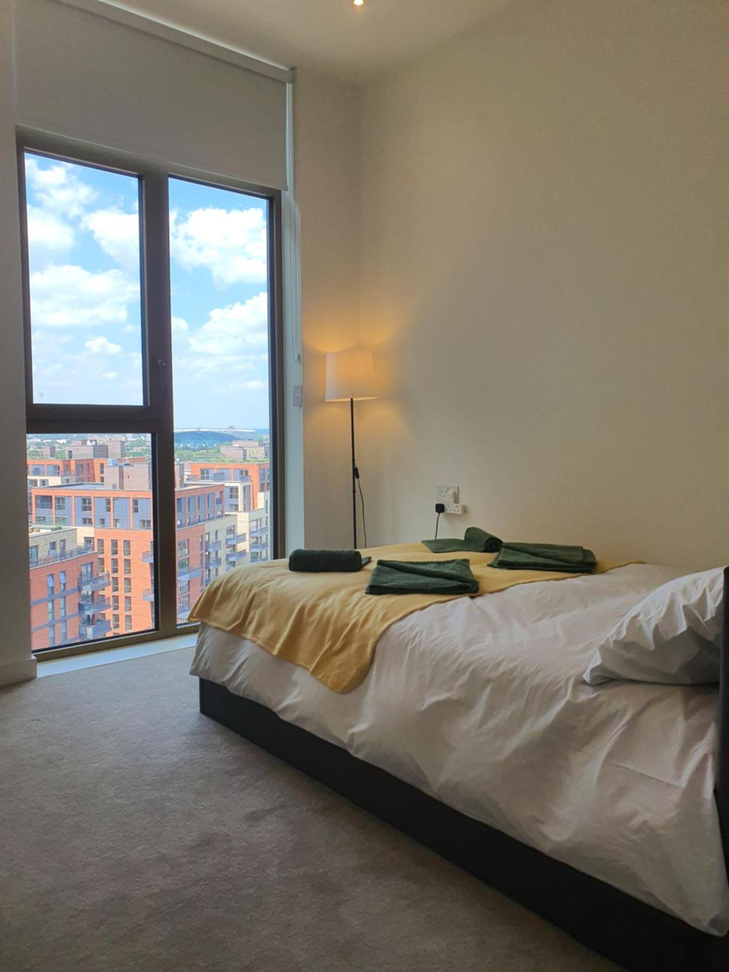 Cozy Room With Private Bathroom In Luxurious Flat London Exterior photo