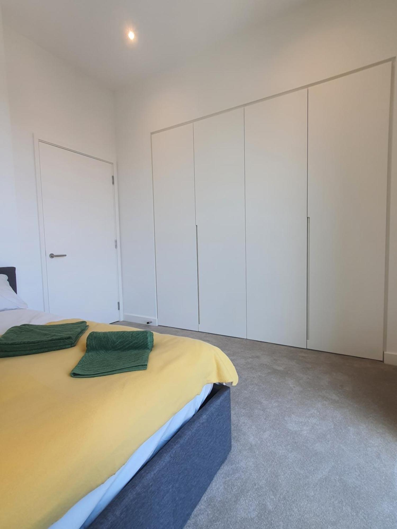 Cozy Room With Private Bathroom In Luxurious Flat London Exterior photo