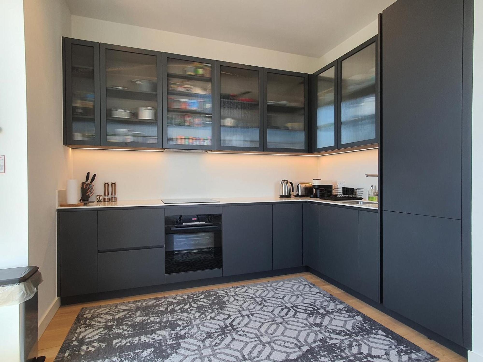 Cozy Room With Private Bathroom In Luxurious Flat London Exterior photo